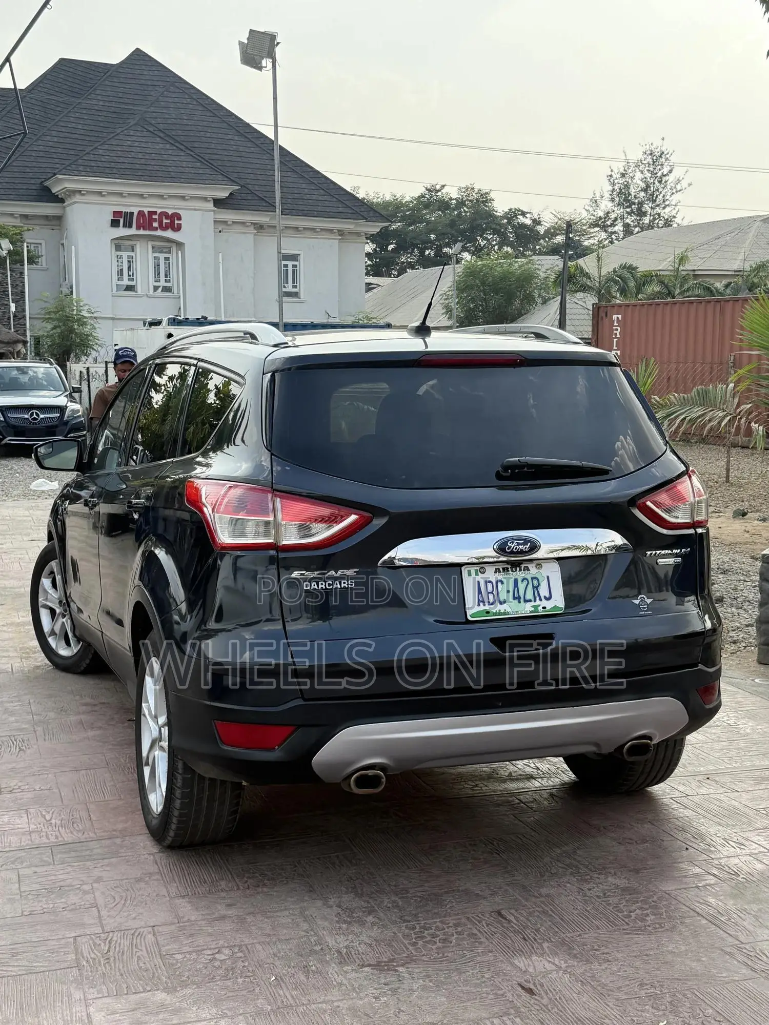 Ford Escape Titanium 4dr SUV (1.6L 4cyl Turbo 6A) 2014 Black