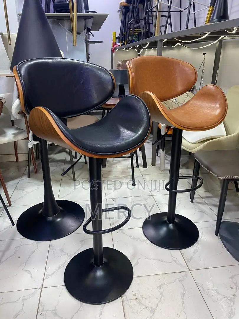 Luxury Swivel Bar Stool With Oak Wood