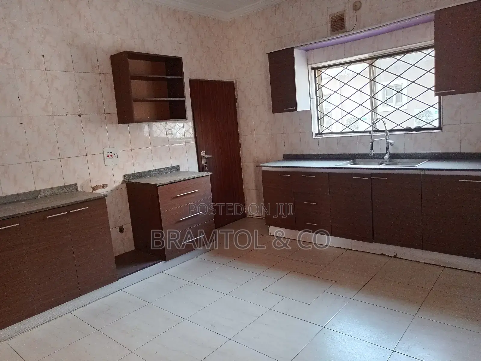 3bdrm Block of Flats in Durumi for rent
