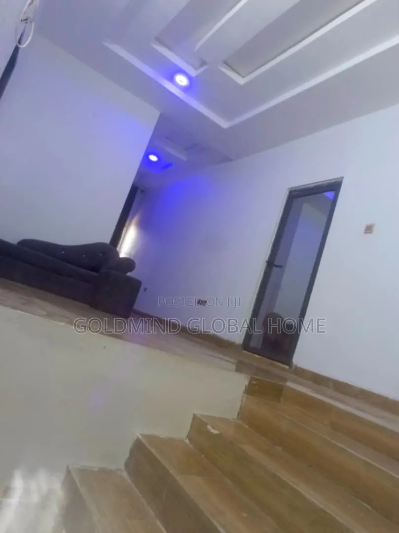 5bdrm Penthouse in In An Estate In, FHA for sale