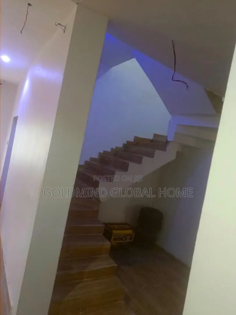 5bdrm Penthouse in In An Estate In, FHA for sale
