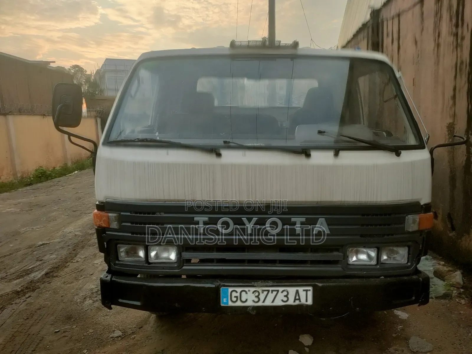 2000 Tokunbo Toyota Dyna 300