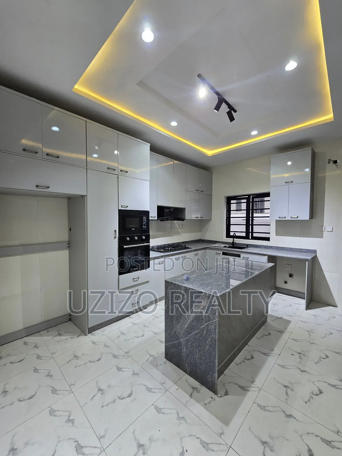 4bdrm Duplex in Ikota Gra for sale