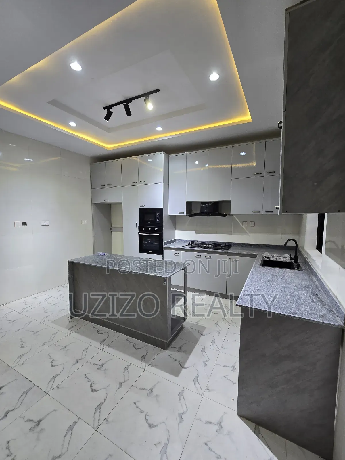 4bdrm Duplex in Ikota Gra for sale