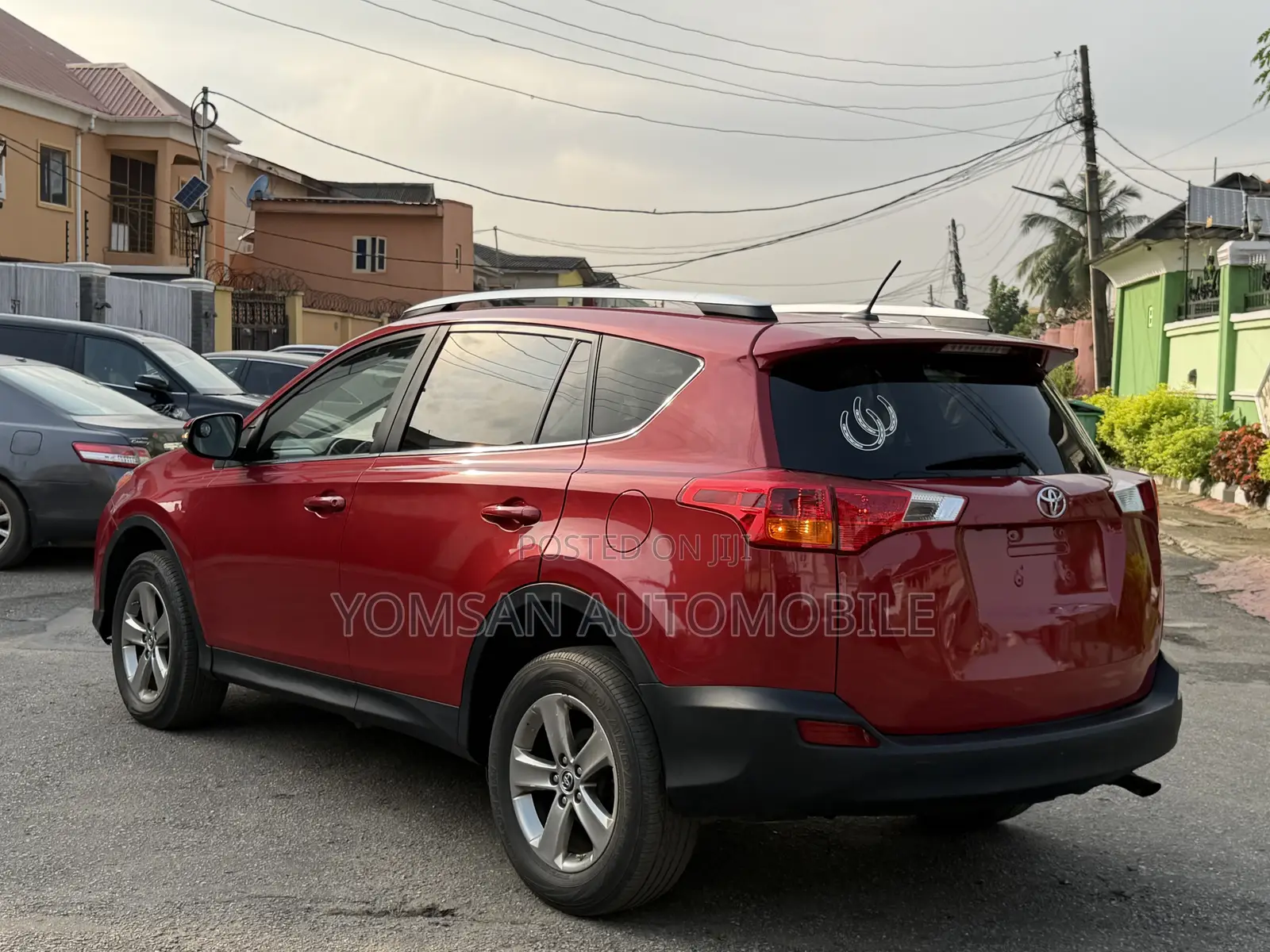 Toyota RAV4 XLE 4dr SUV AWD (2.5L 4cyl 6A) 2015 Red