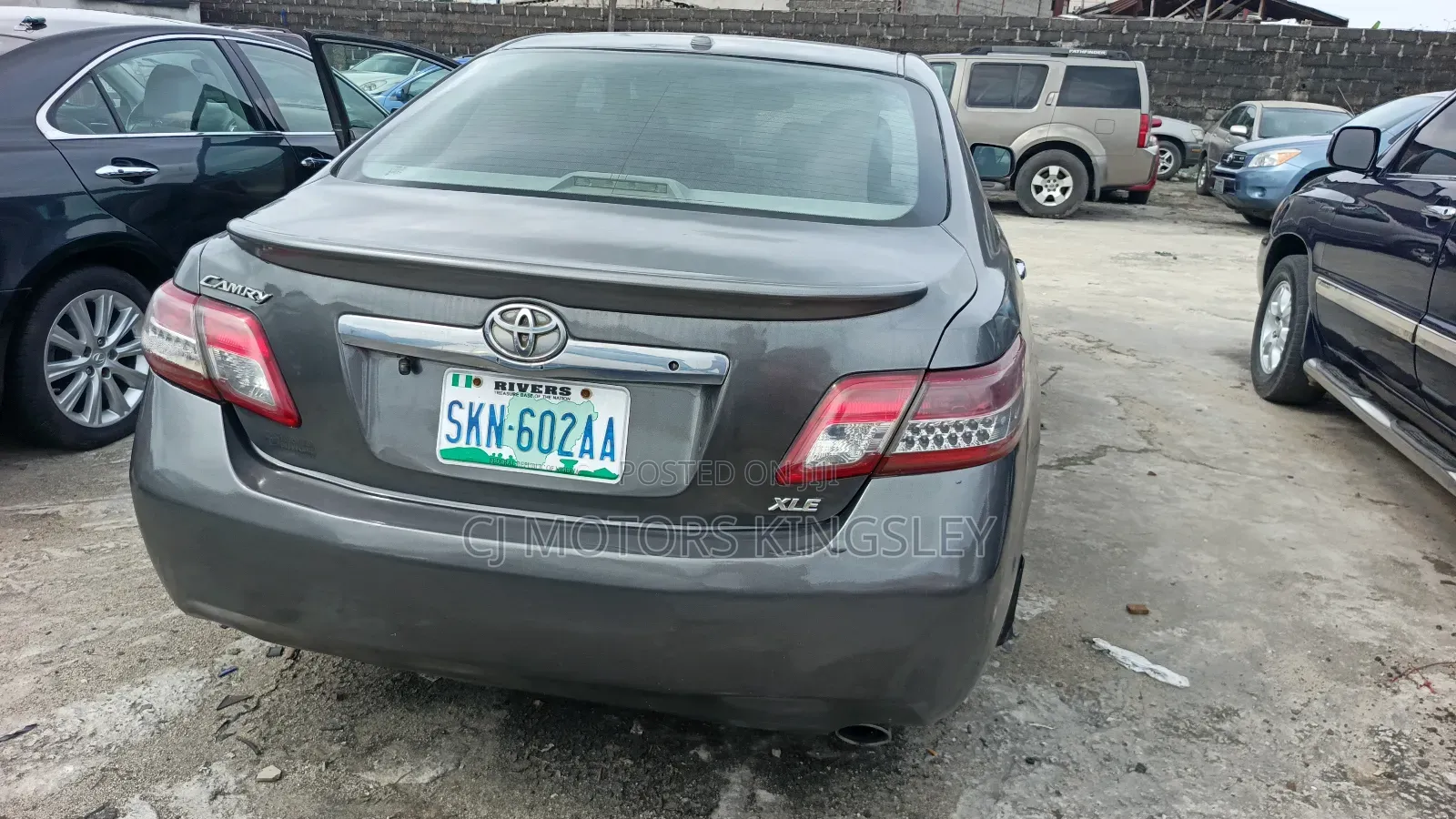 Toyota Camry XLE 4dr Sedan (2.5L 4cyl 6AM) 2010 Gray
