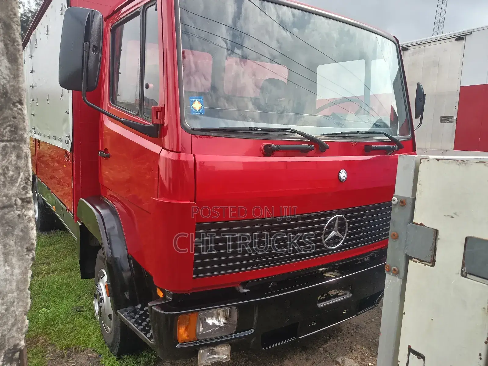 Mercedes Benz 814 Trampoline (Red)