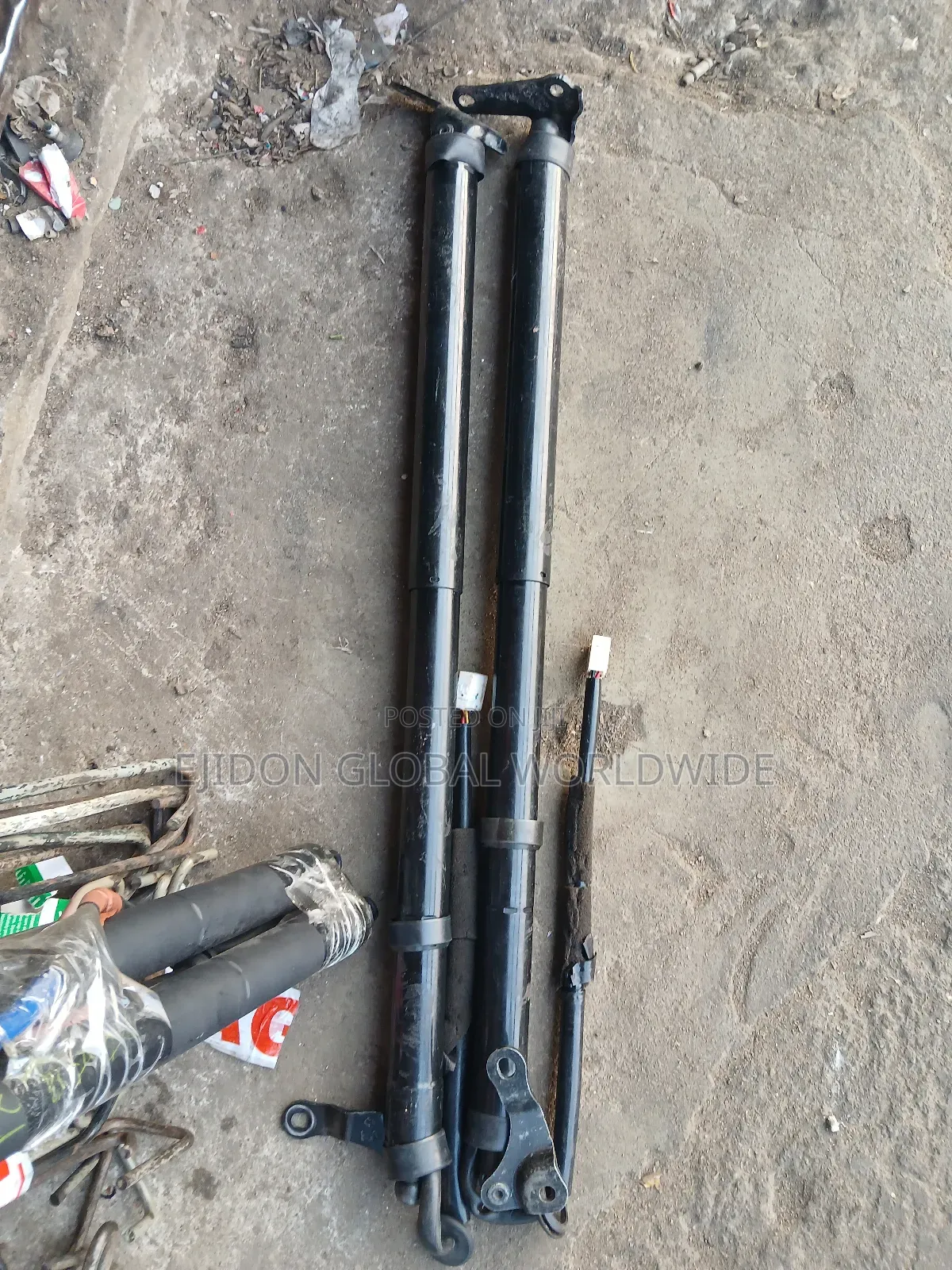 Automatic Power Boot Shock Lifter Venza Rav4 Fortuner 2019 2020