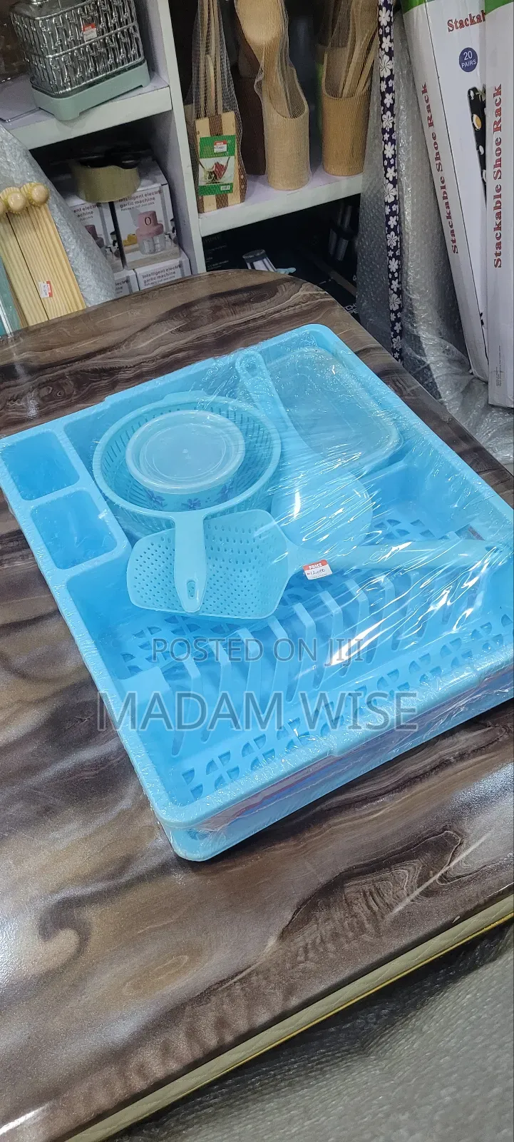 Dish Rack , Comes With Serving Plates and Spoons