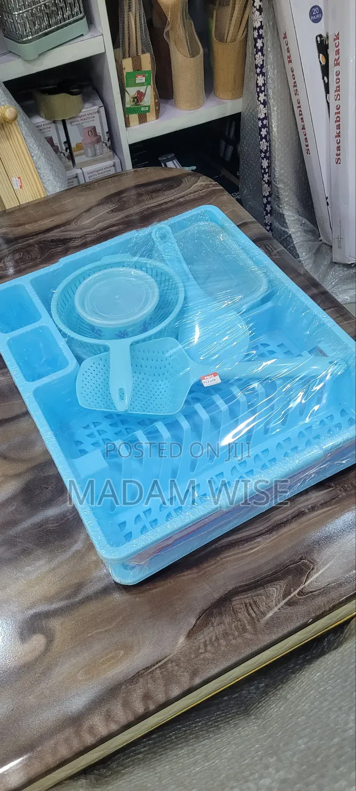 Dish Rack , Comes With Serving Plates and Spoons