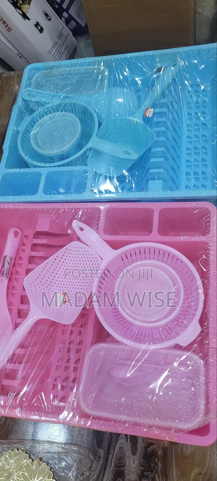 Dish Rack , Comes With Serving Plates and Spoons