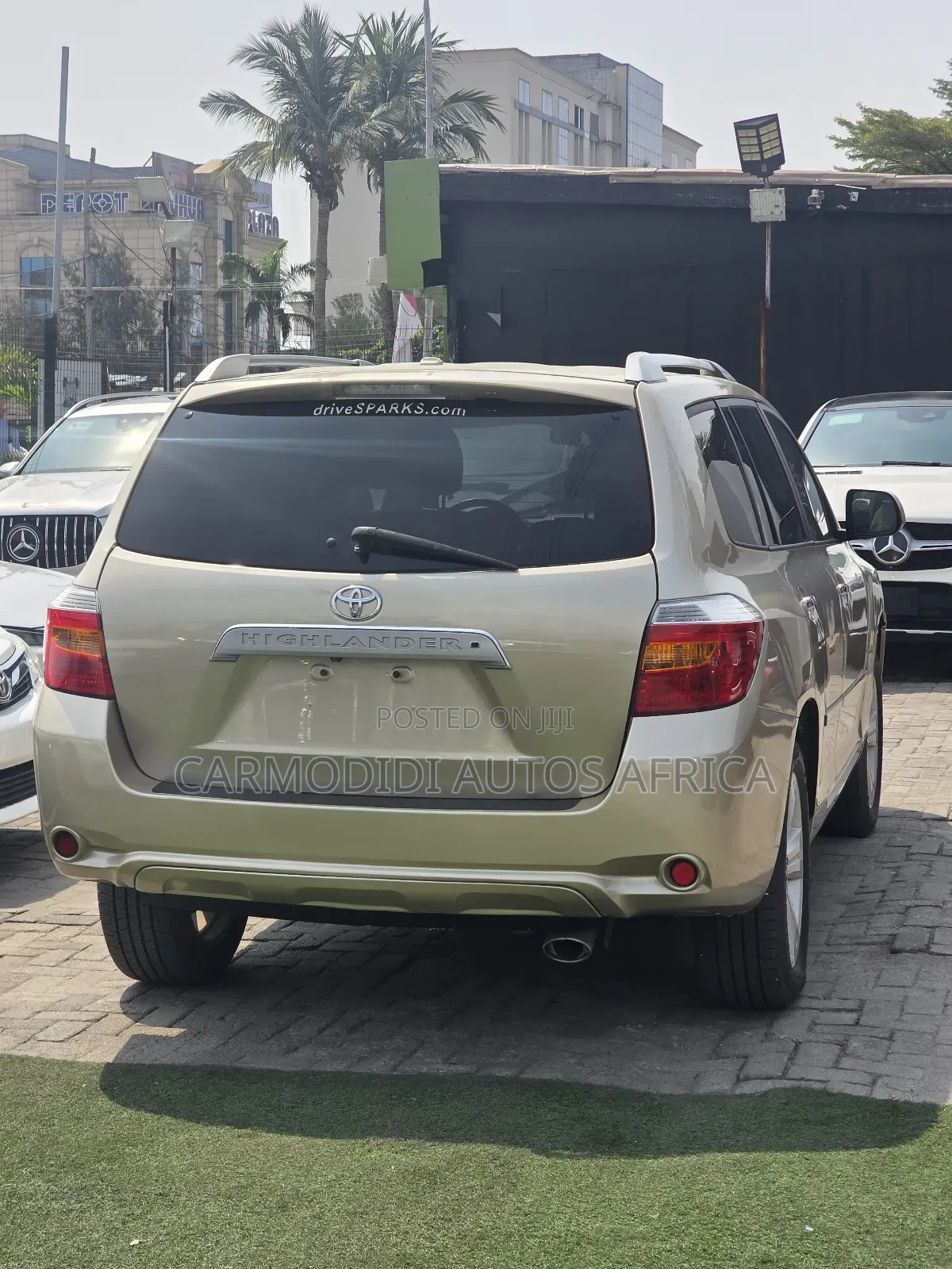 Toyota Highlander Limited 2011 Gold