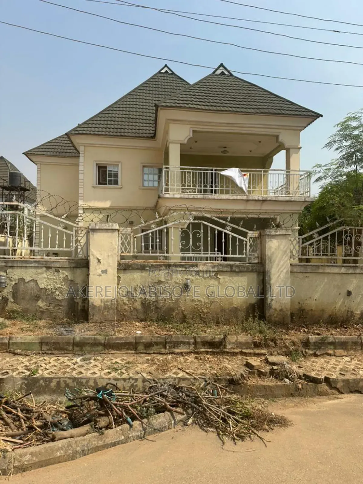 4bdrm Duplex in In An Estate for sale