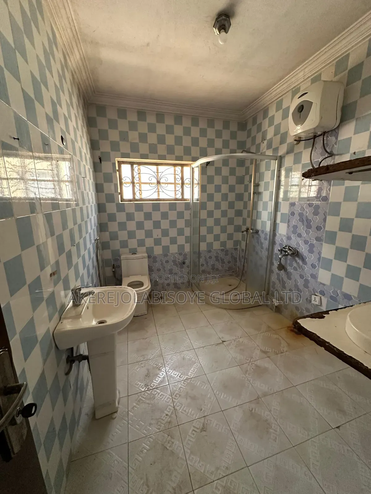 4bdrm Duplex in In An Estate for sale