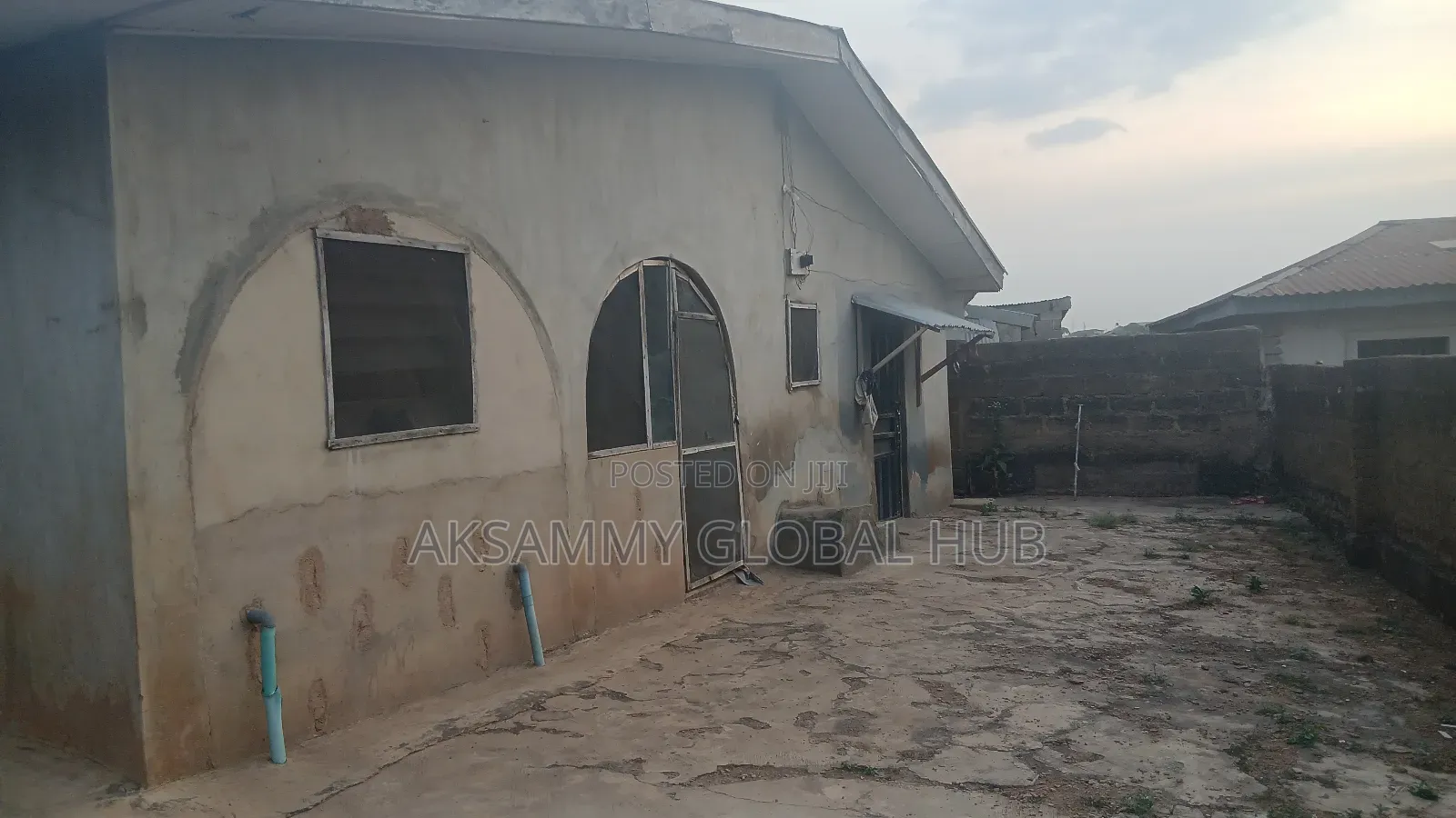 5bdrm Bungalow in Bodija, Ibadan for sale
