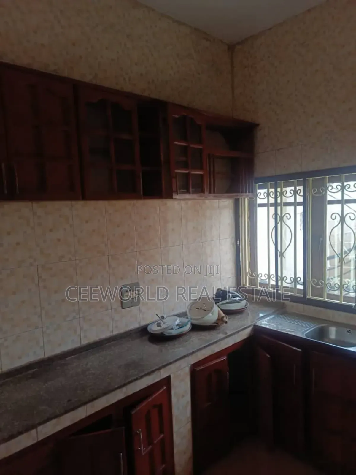 3bdrm Apartment in Elebu Market, Akala Express for rent