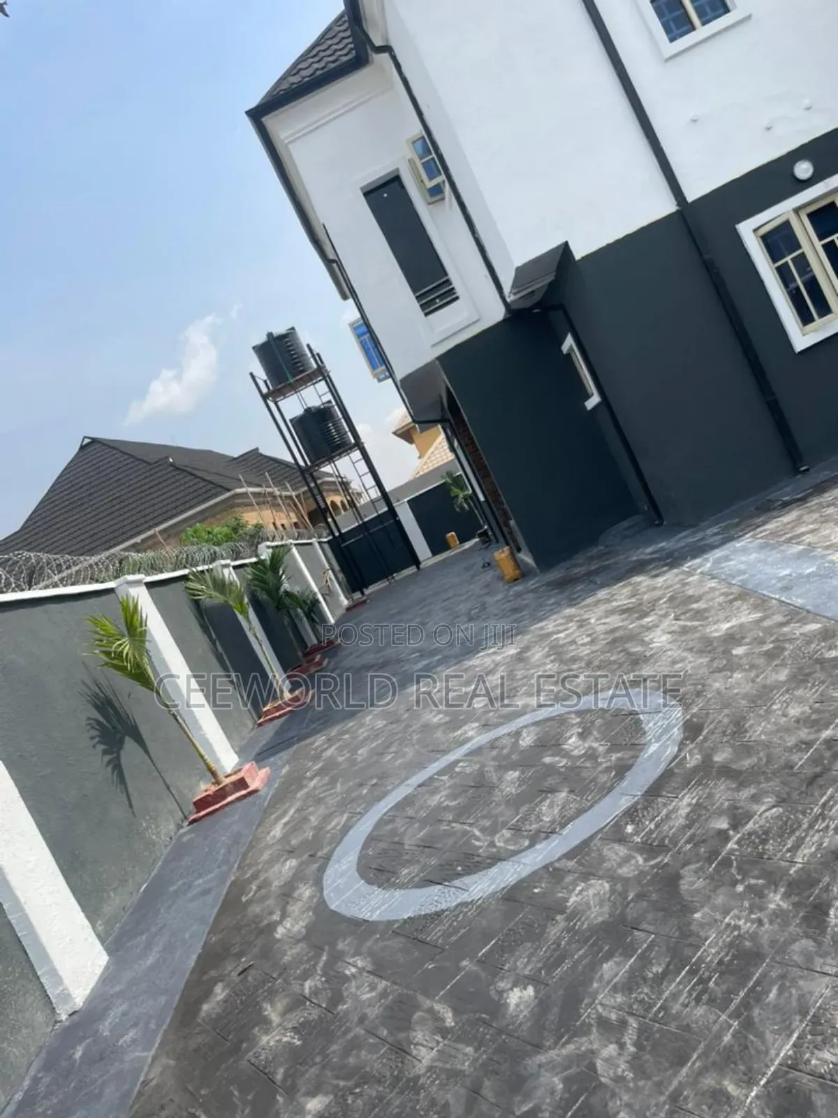 5bdrm Duplex in Adeoje Estate, Akala Express for rent