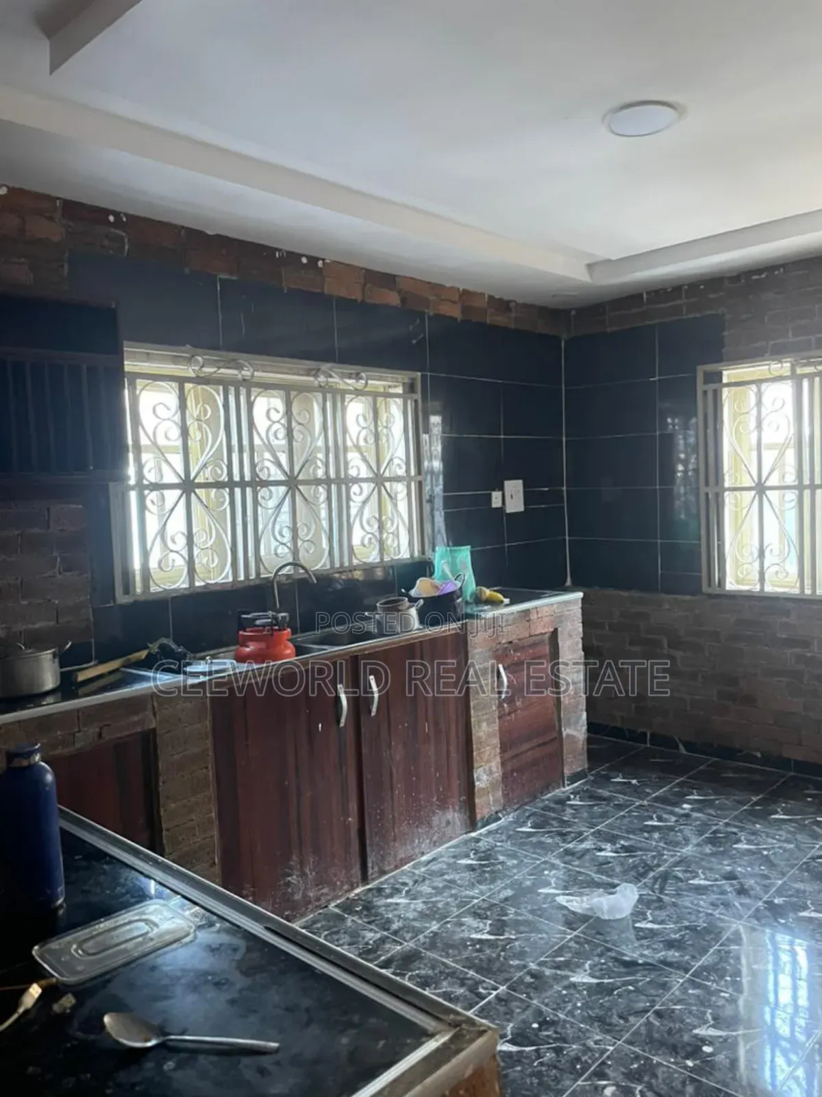 5bdrm Duplex in Adeoje Estate, Akala Express for rent