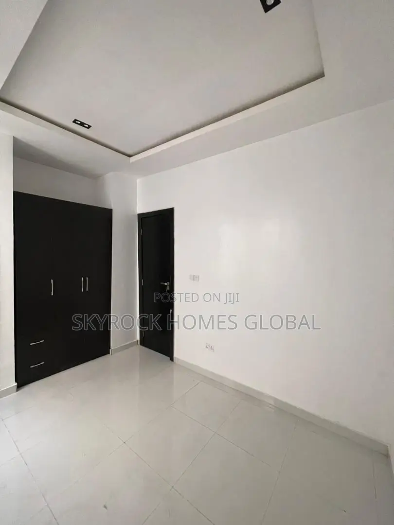 4bdrm Duplex in Ikota Villa Estate, for sale