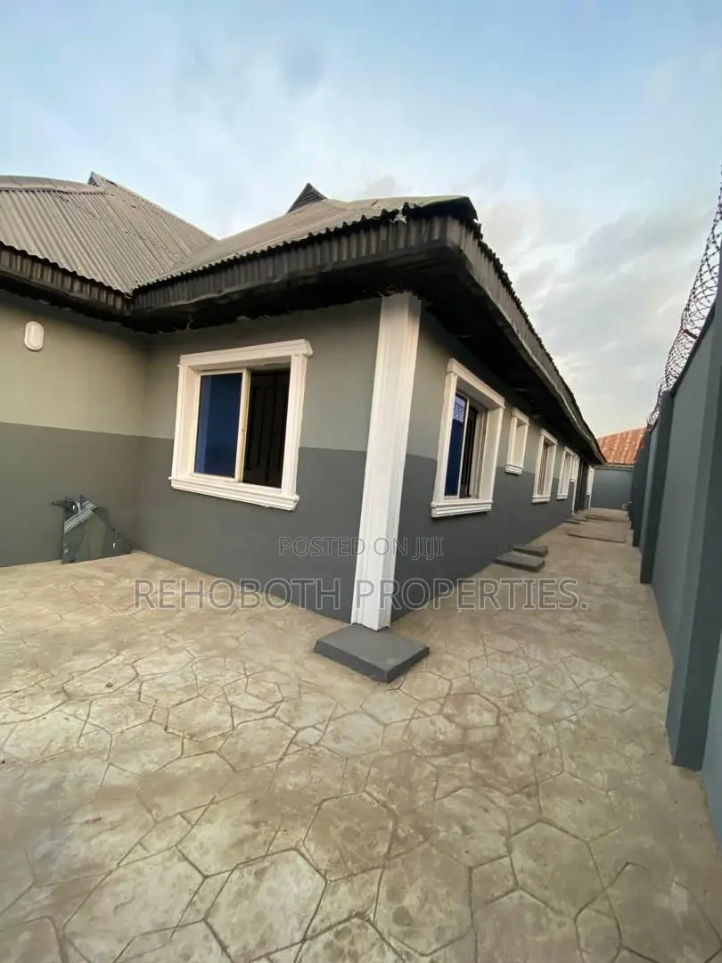 2bdrm Bungalow in Kasumu, Akala Express for rent