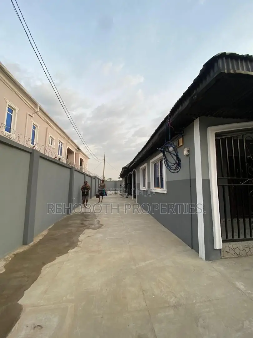 2bdrm Bungalow in Kasumu, Akala Express for rent