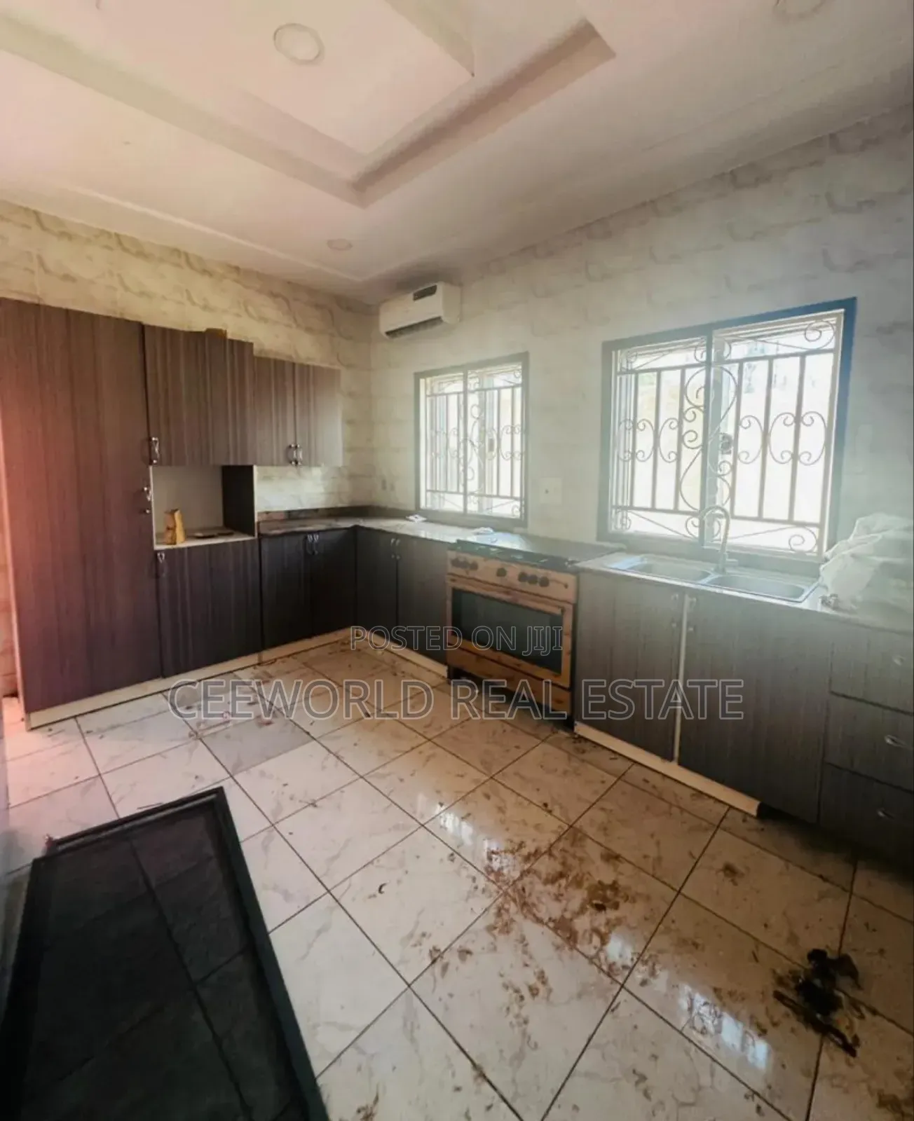 5bdrm Duplex in Kolapo Ishola Gra, Akobo for rent