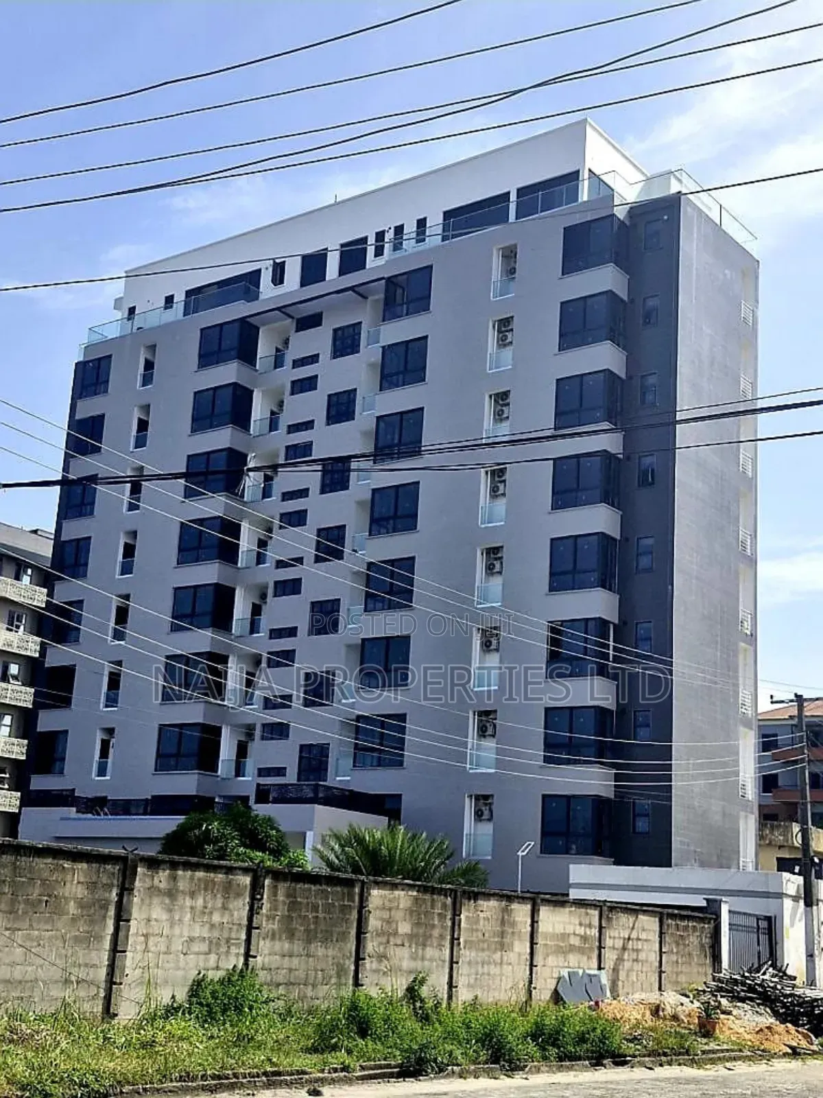 3bdrm Apartment in Lekki Phase 1 for sale