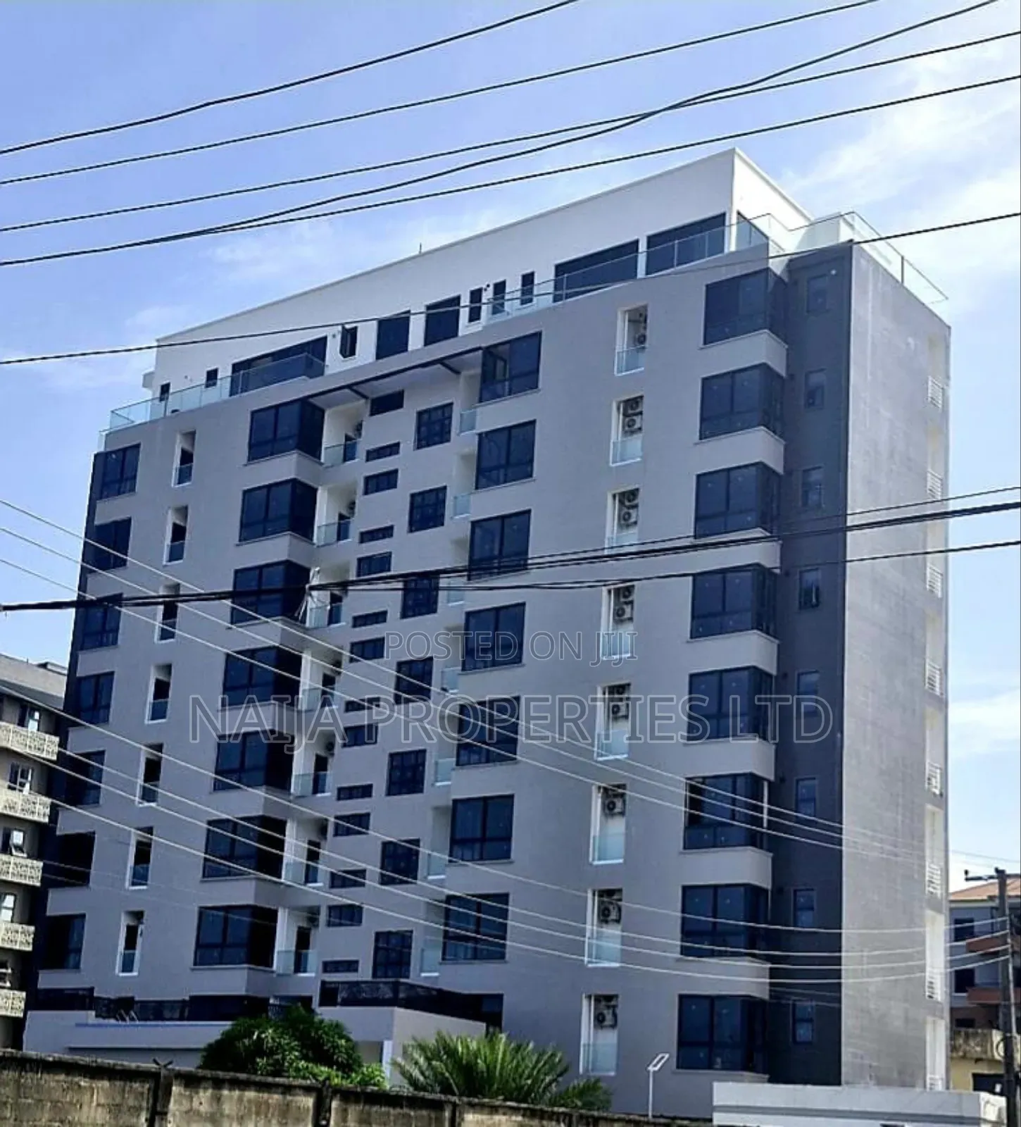 3bdrm Apartment in Lekki Phase 1 for sale