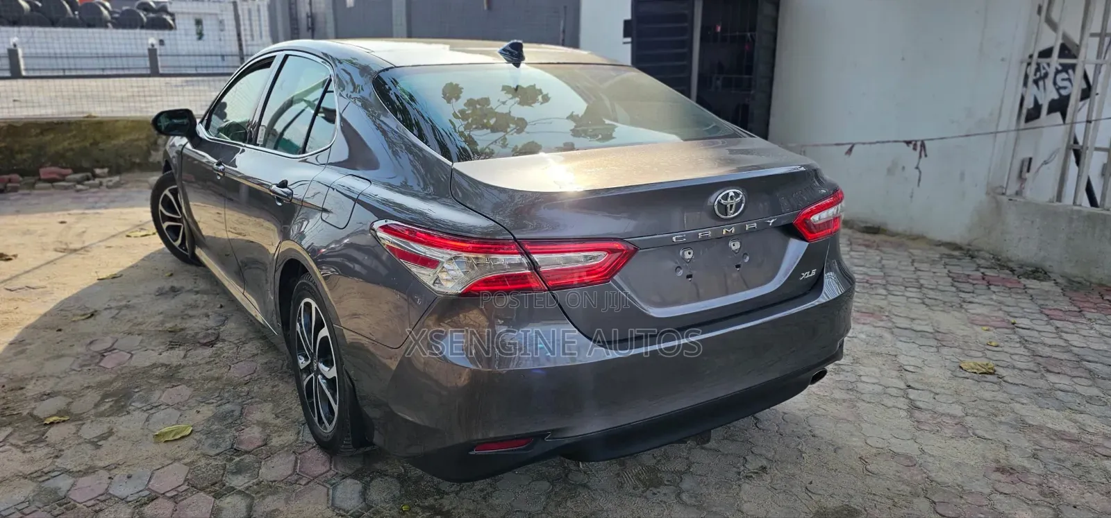 Toyota Camry XLE FWD (2.5L 4cyl 8AM) 2018 Gray