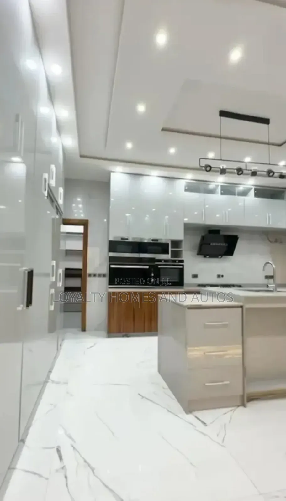 Furnished 7bdrm Mansion in Katampe Extension for sale