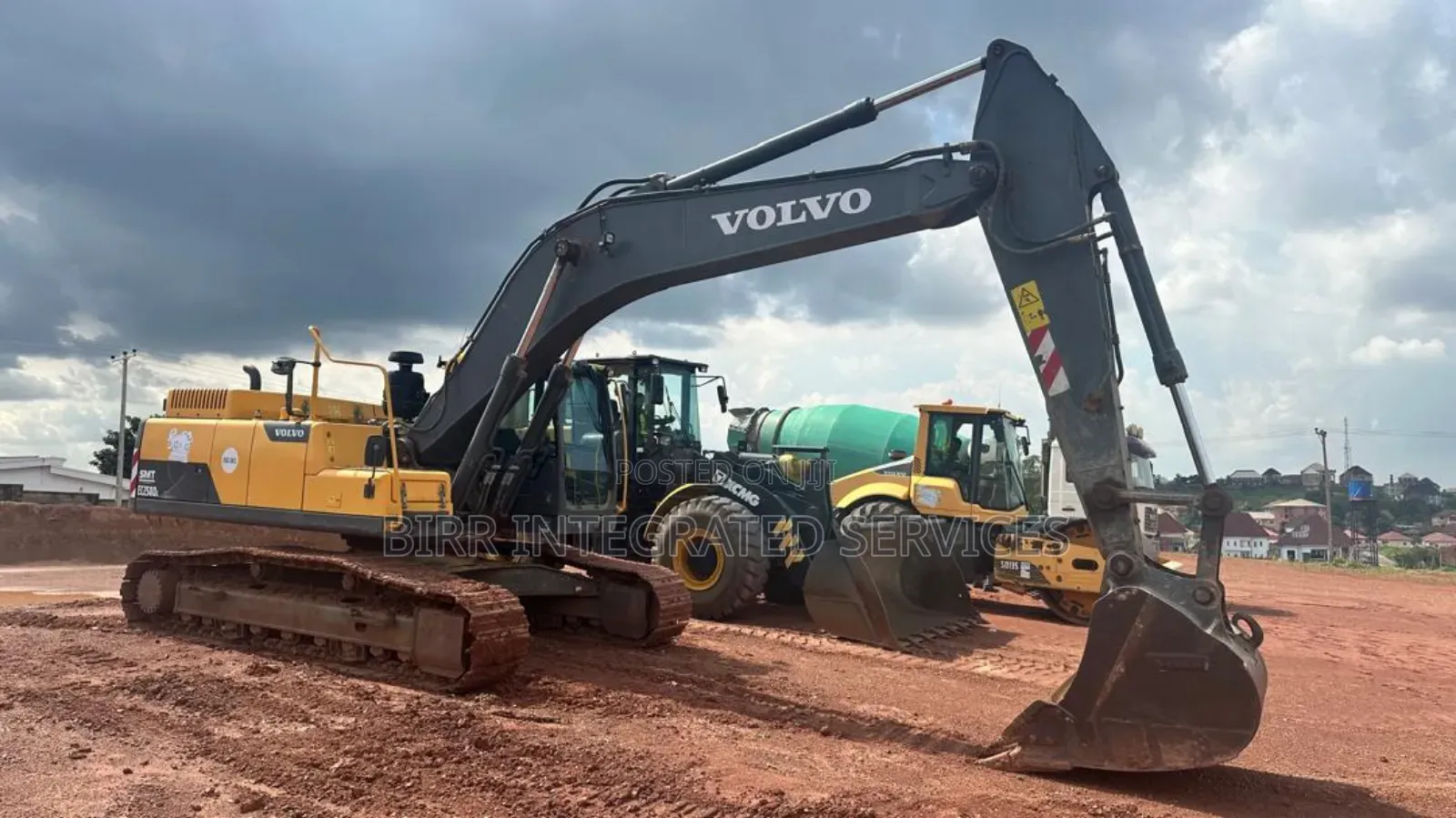 Heavy Duty Equipment, Payloader, Excavator, Low Bed Etc, Rental