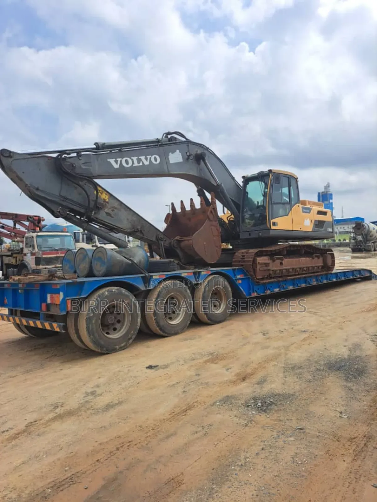 Heavy Duty Equipment, Payloader, Excavator, Low Bed Etc, Rental
