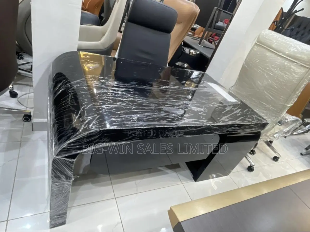 Office Executive Table With Glass Top