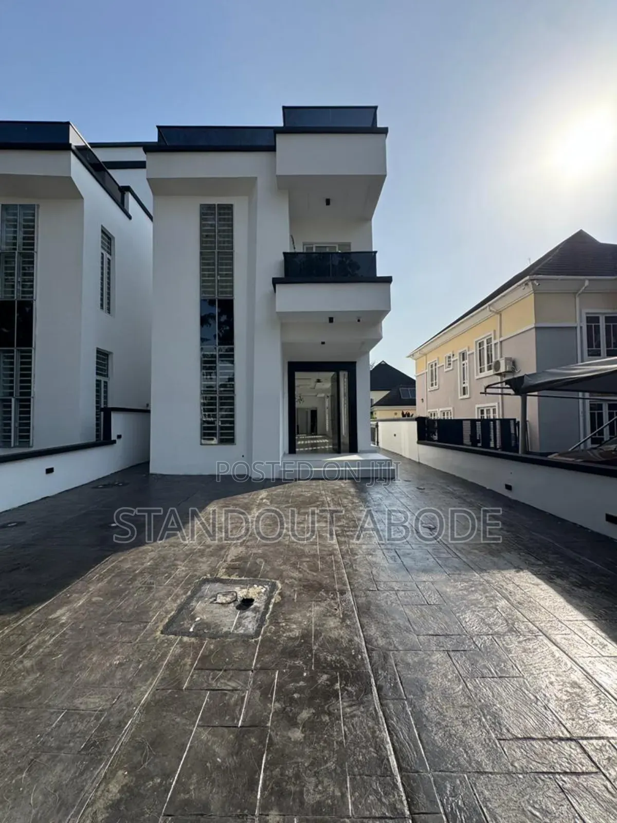 5bdrm Duplex in In A Secure, Off Lekki-Epe Expressway for sale