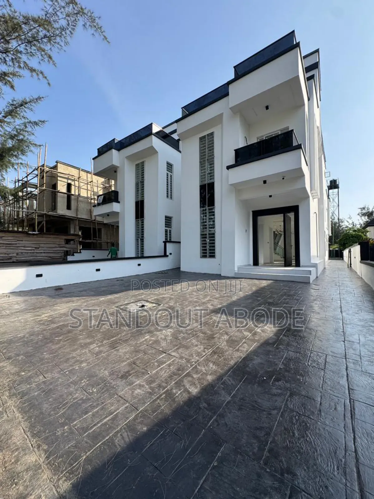 5bdrm Duplex in In A Secure, Off Lekki-Epe Expressway for sale