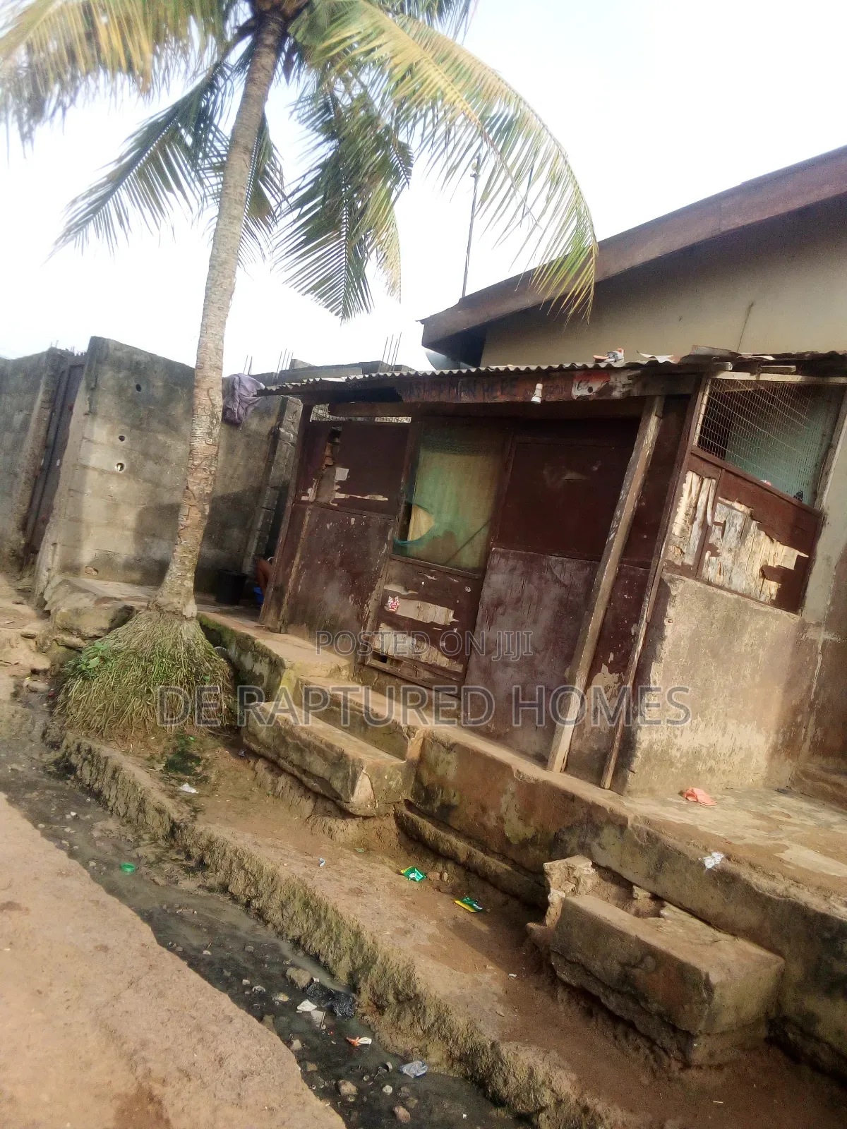 10bdrm Bungalow in Ayobo for sale