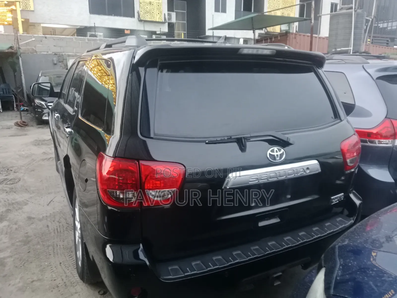 Toyota Sequoia Platinum 4dr SUV 4WD (5.7L 8cyl 6A) 2012 Black