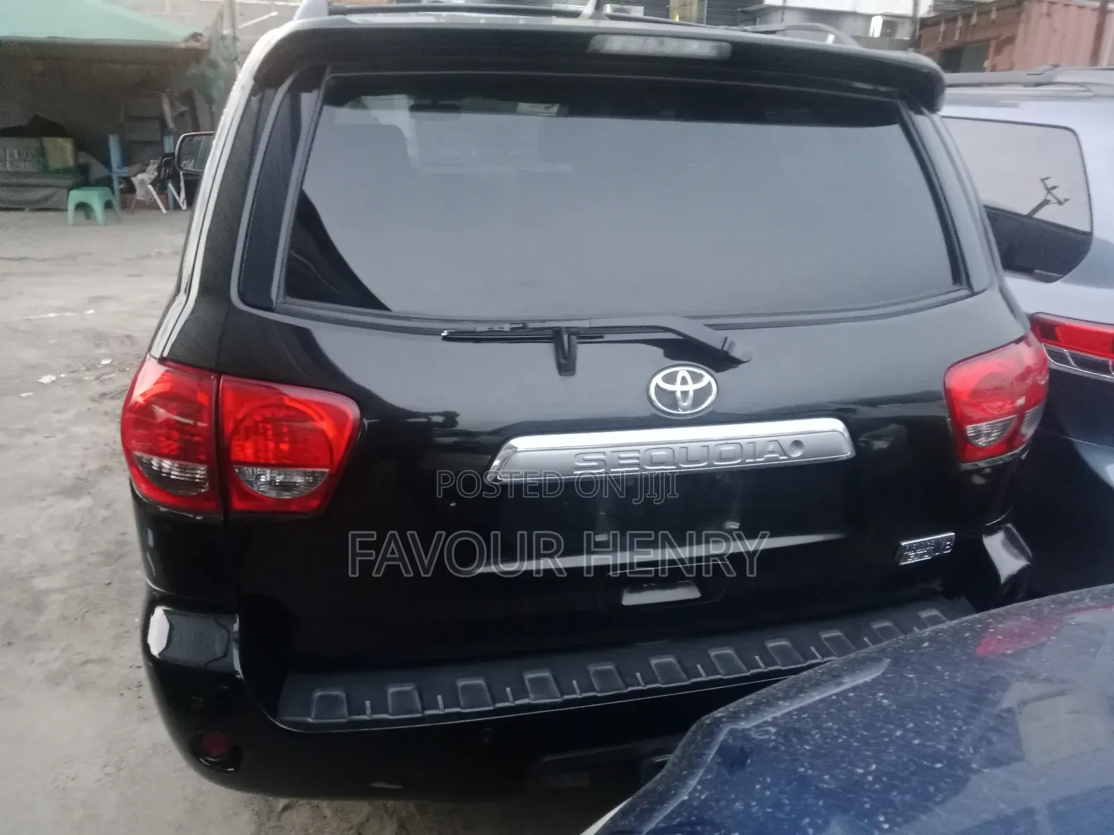 Toyota Sequoia Platinum 4dr SUV 4WD (5.7L 8cyl 6A) 2012 Black