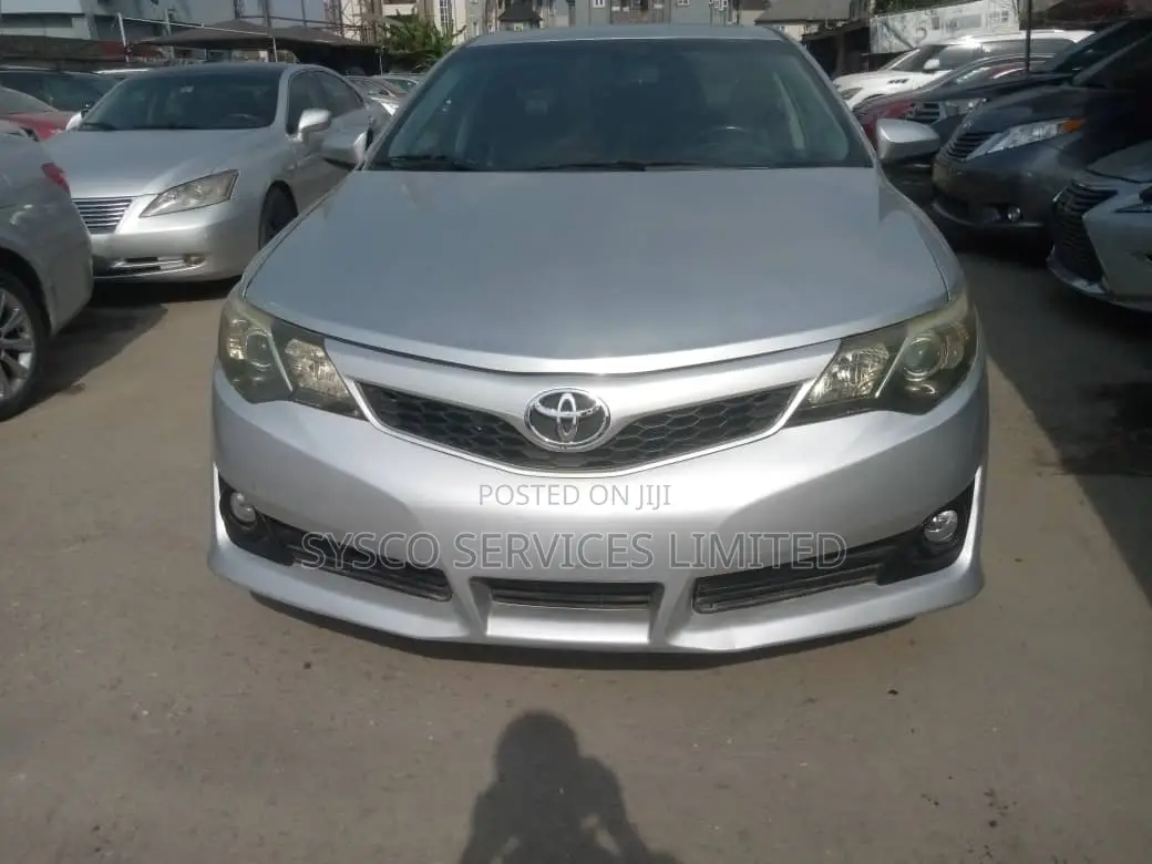 Toyota Camry SE V6 4dr Sedan (3.5L 6cyl 6A) 2013 Silver