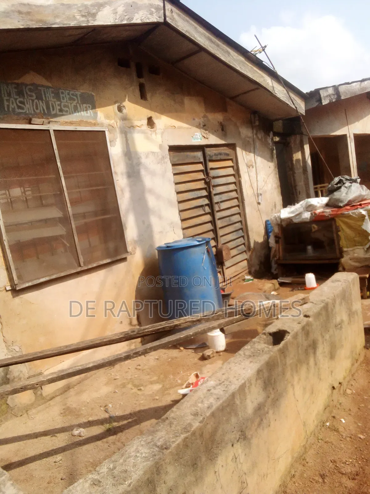 6bdrm Bungalow in Ayobo for sale