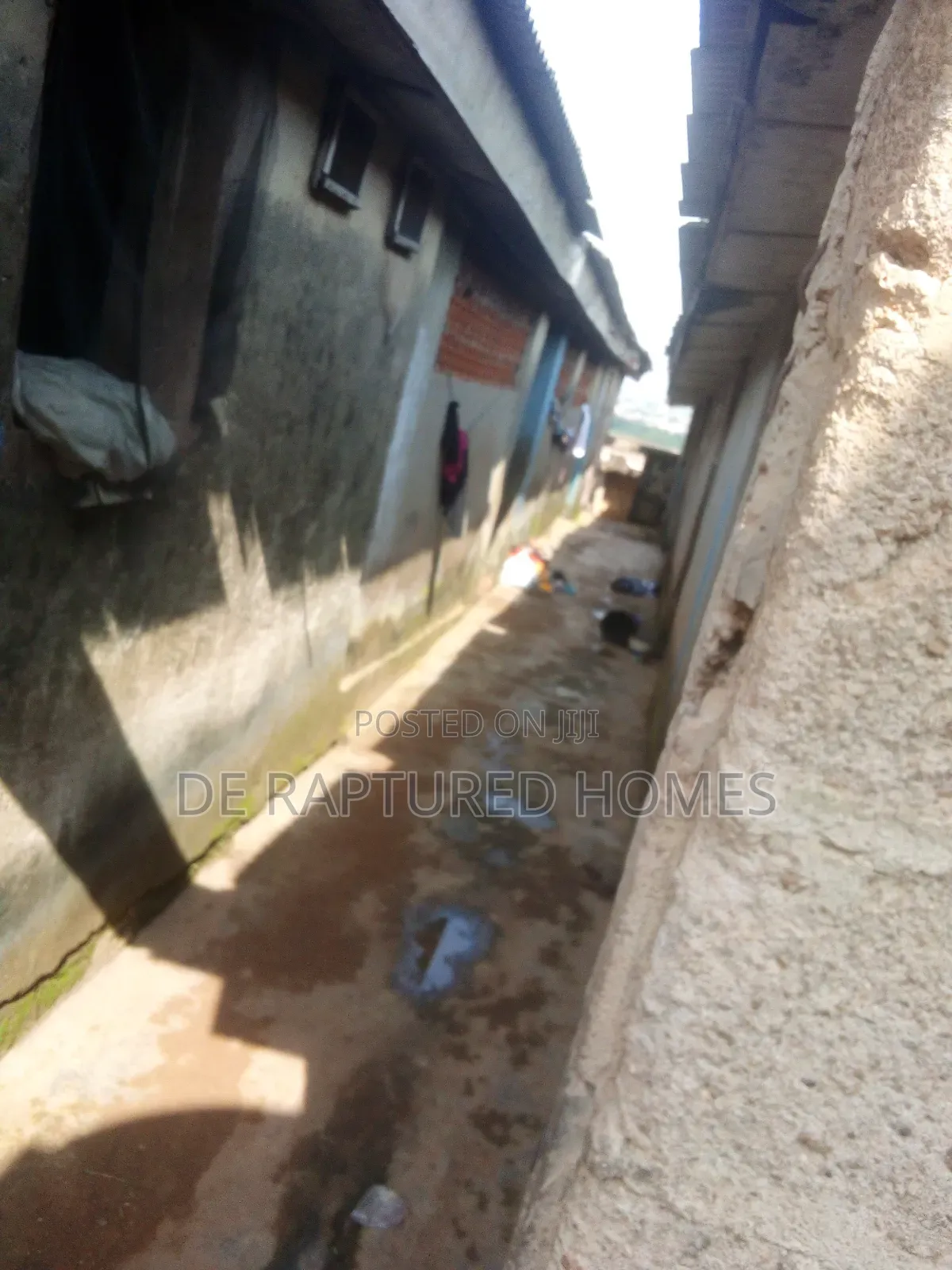 6bdrm Bungalow in Ayobo for sale