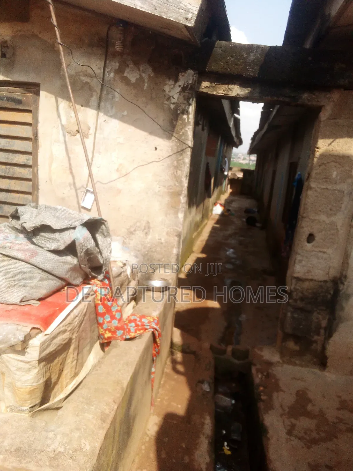 6bdrm Bungalow in Ayobo for sale