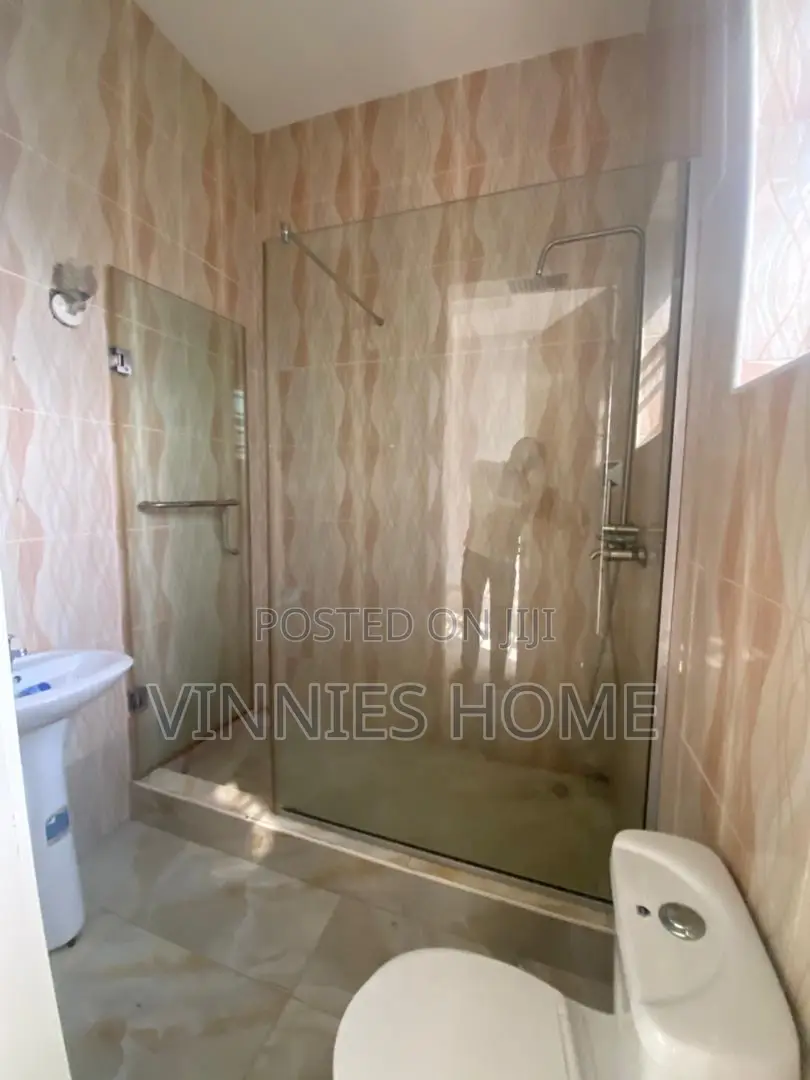 1bdrm Shared Apartment in Oral, Lekki Phase 2 for rent