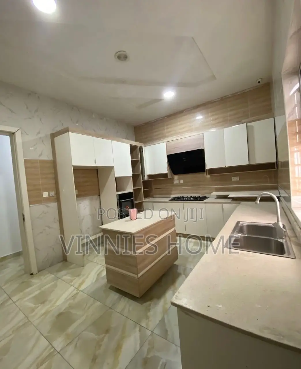 1bdrm Shared Apartment in Oral, Lekki Phase 2 for rent