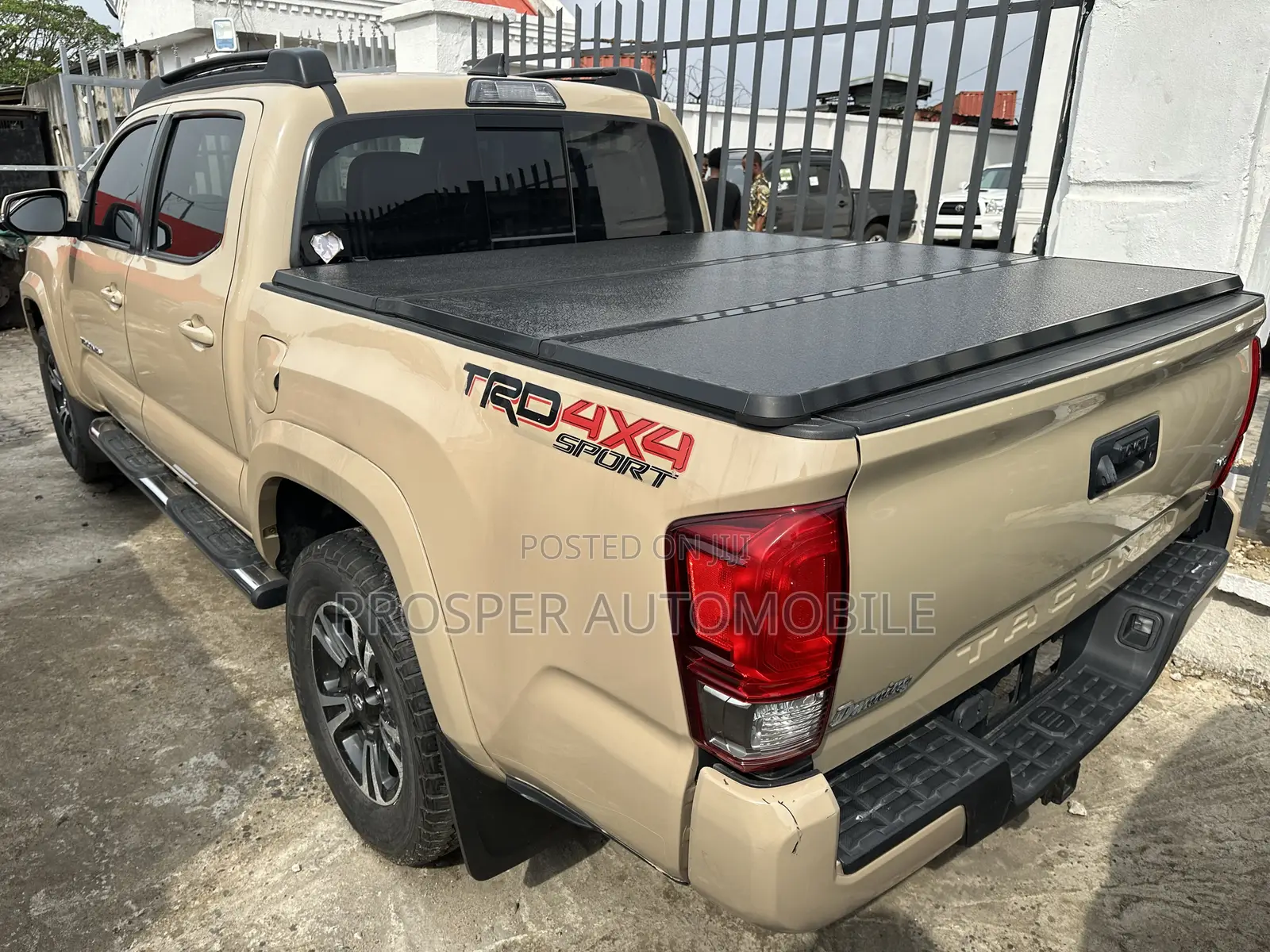Toyota Tacoma TRD Sport 2017 Gold