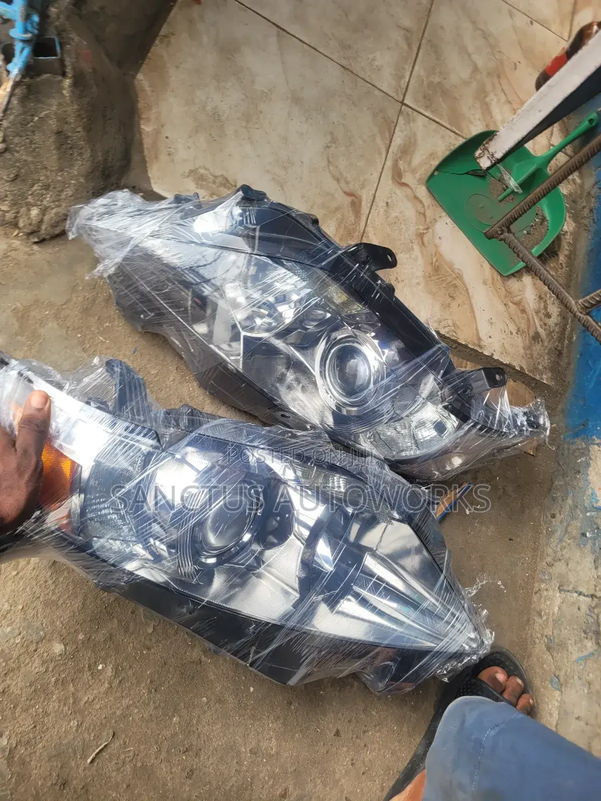 Headlight Rx350 2010