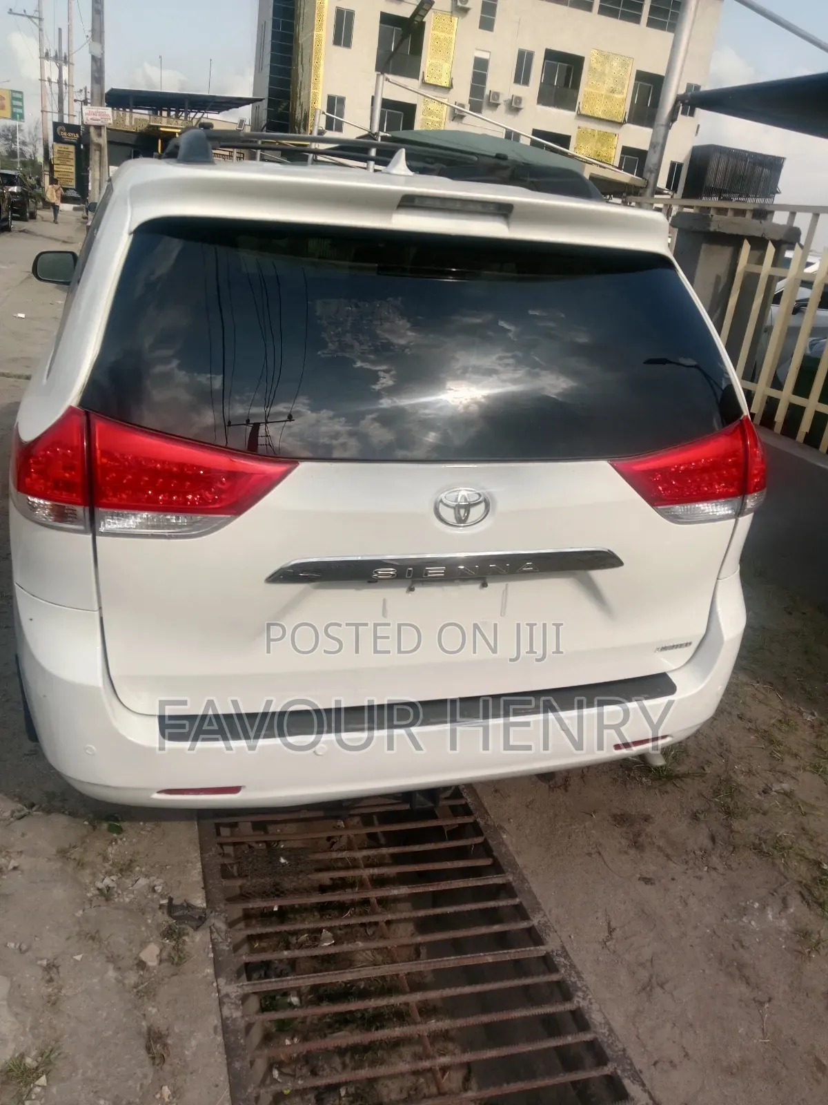 Toyota Sienna Limited 7 Passenger 2011 White