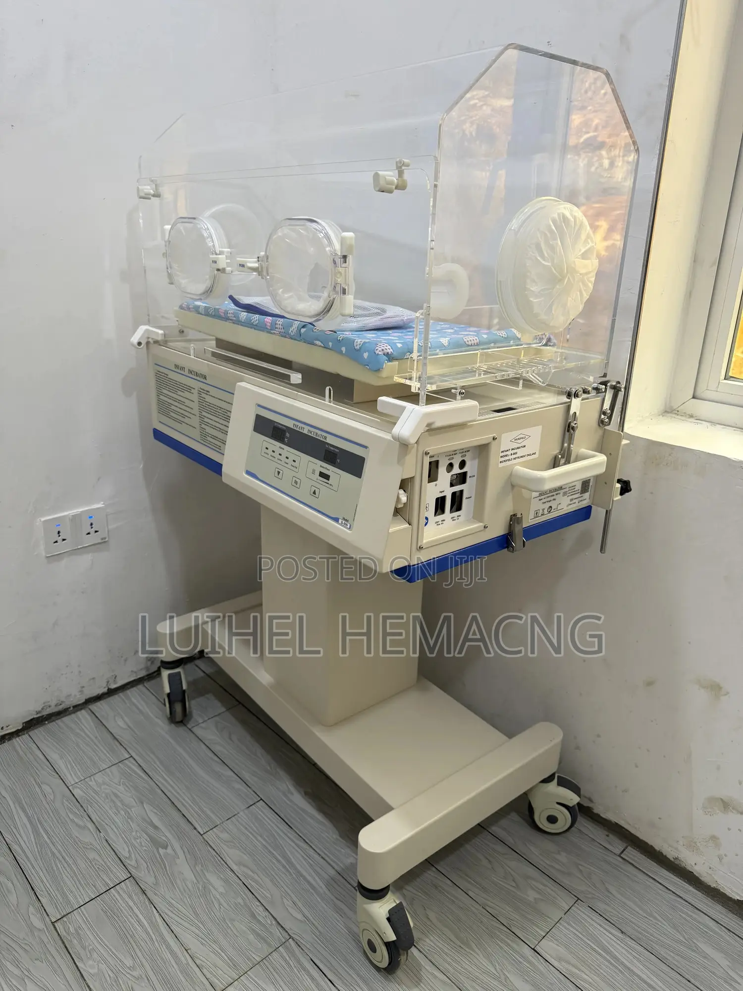 Infant Incubator