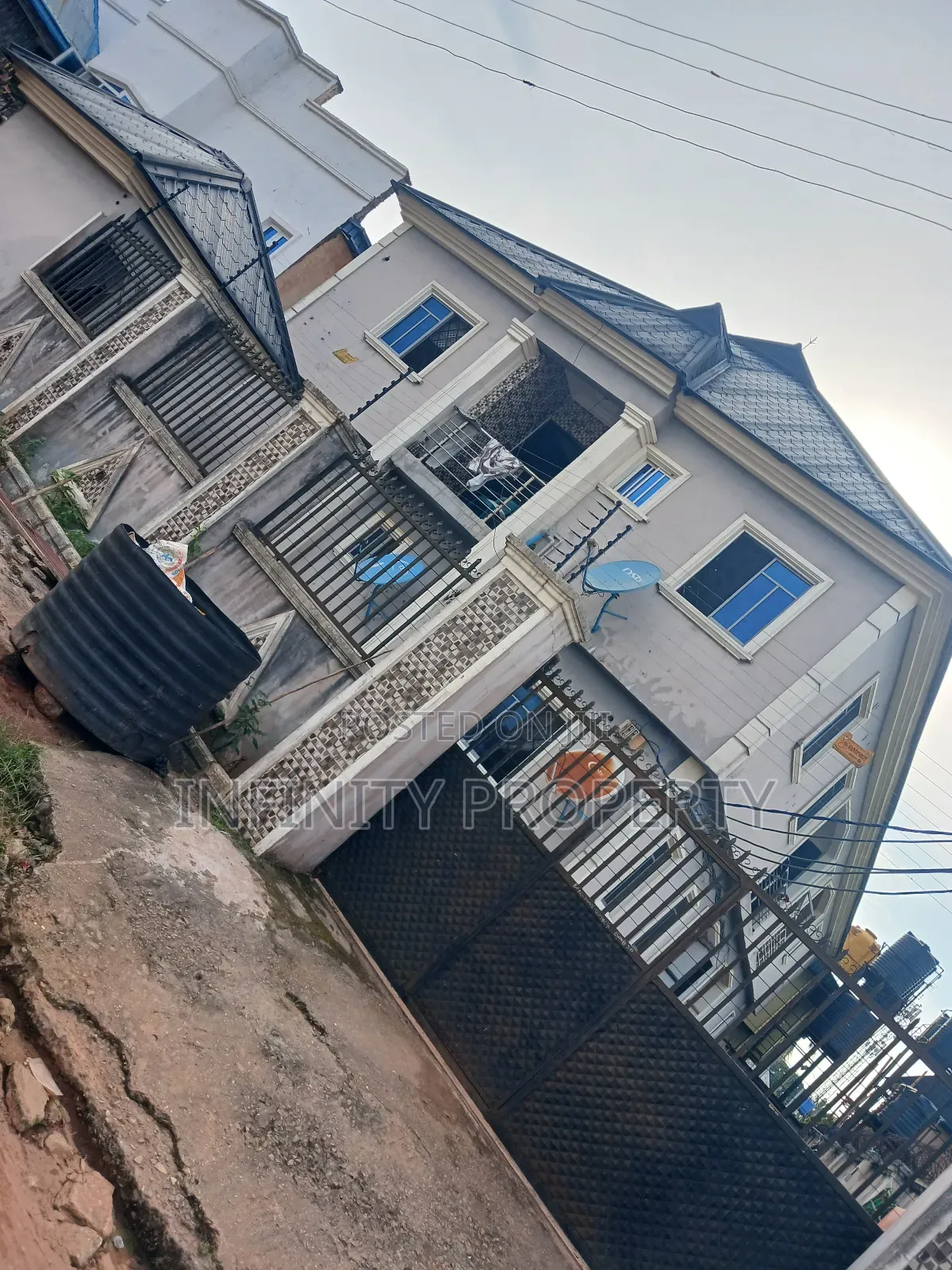 3bdrm Block of Flats in Irhirhi Estate, Benin City for sale