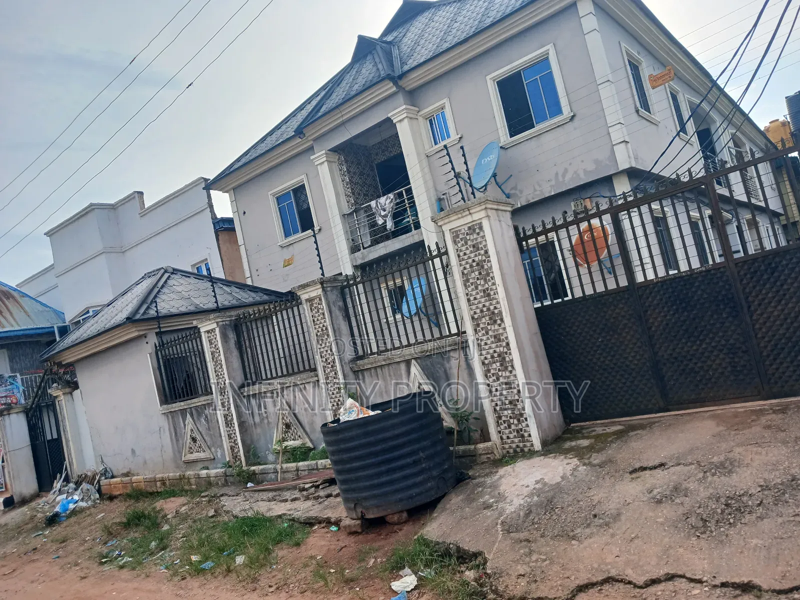 3bdrm Block of Flats in Irhirhi Estate, Benin City for sale